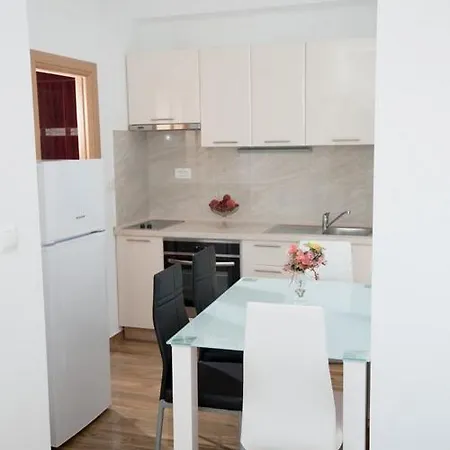 Ivo 2 Apartment *