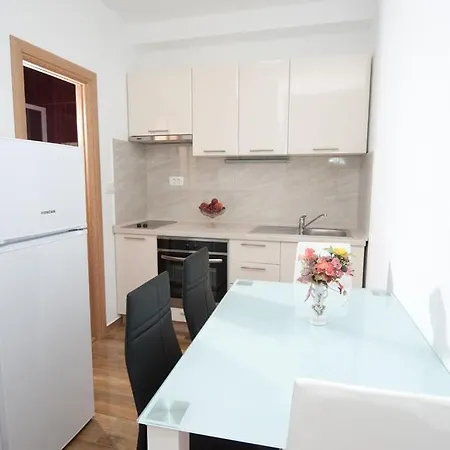 Apartment Ivo 2 *